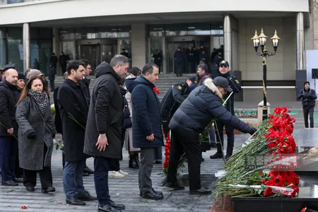 Azərbaycan xalqı Xocalı soyqırımı qurbanlarının xatirəsini yad edir - FOTOREPORTAJ