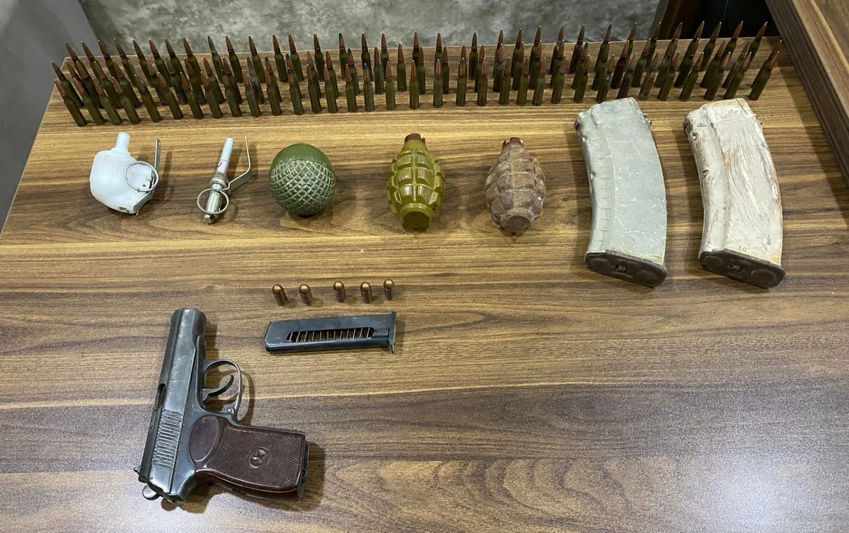 Paytaxt sakini tapdığı silah-sursatı könüllü olaraq polisə təhvil verib