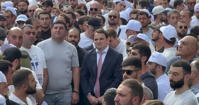İrəvanda Samvel Karapetyana dəstək aksiyası başlayıb