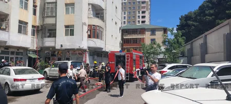 Bakıda yaşayış binasında baş verən yanğın söndürülüb - YENİLƏNİB