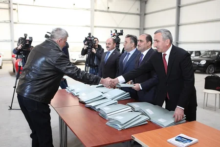 Azərbaycanda müharibə əlillərinə avtomobil paylandı - FOTOLAR