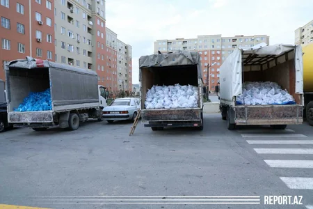 Məcburi köçkün ailələrə bayram sovqatı paylanıb