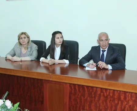 YAP 700 mininci üzvünə üzvlük vəsiqəsi təqdim edib