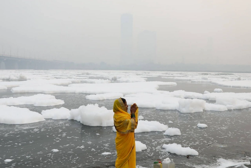 Токсичная пена покрыла реку Ямуна в Нью-Дели