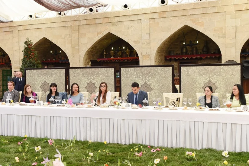 Mehriban Əliyeva Azərbaycandakı diplomatik missiya rəhbərlərinin həyat yoldaşları ilə görüşüb