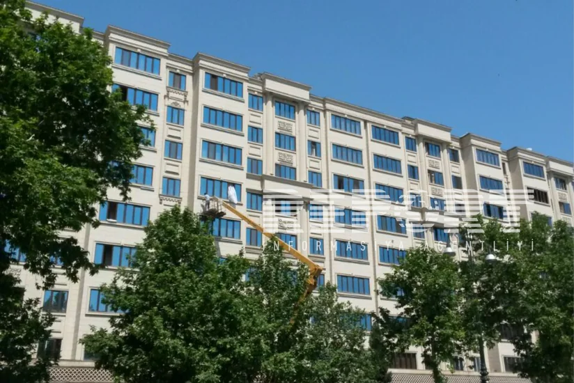 Gəncədə fasadları poliuretan materiallarla üzlənən binaların işıqlandırma sistemləri sökülür