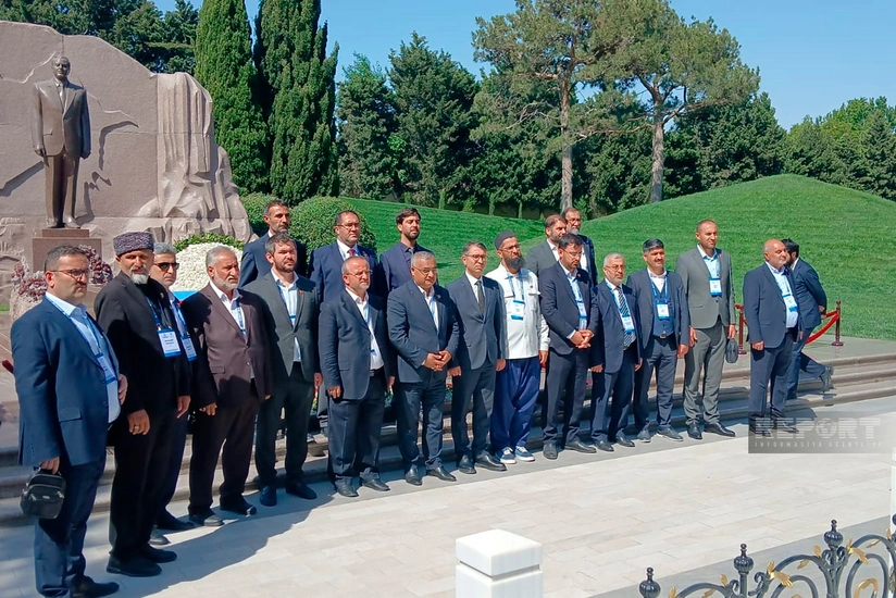 Религиозные деятели Турции и Грузии посетили Аллею почетного захоронения в Баку