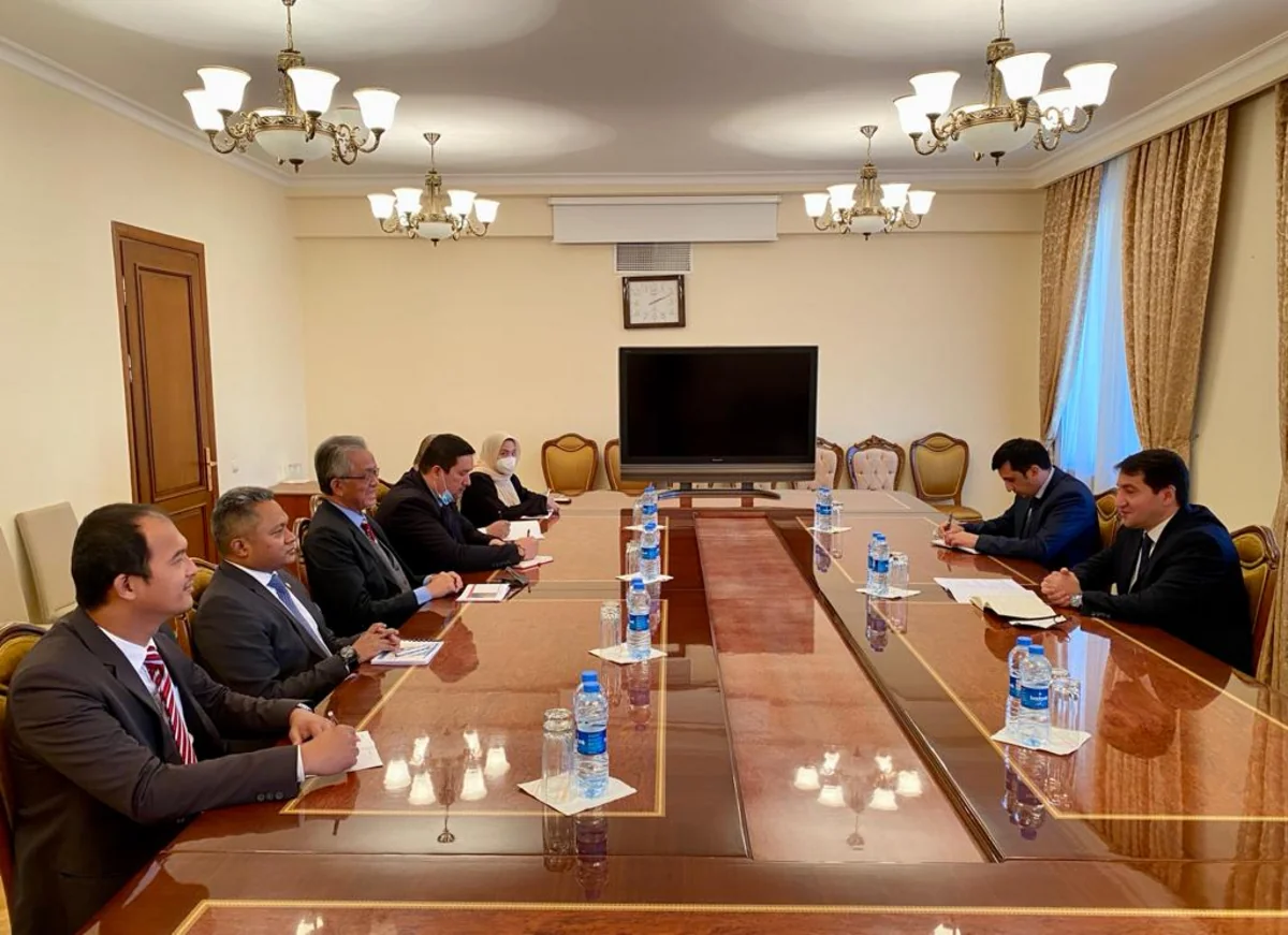 Hikmat Hajiyev mulls bilateral coop with Malaysian diplomat