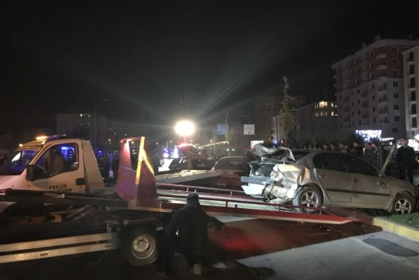 Türkiyədə toy karvanında 8 avtomobil toqquşub, 22 nəfər yaralanıb