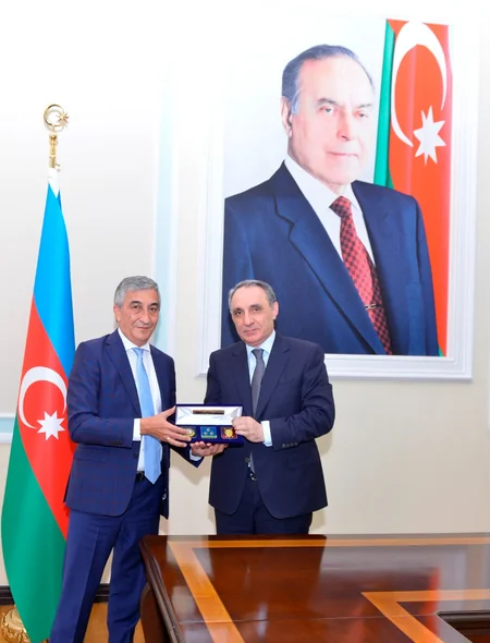 Kamran Əliyev Tacikistanın Azərbaycandakı səfiri ilə görüşüb