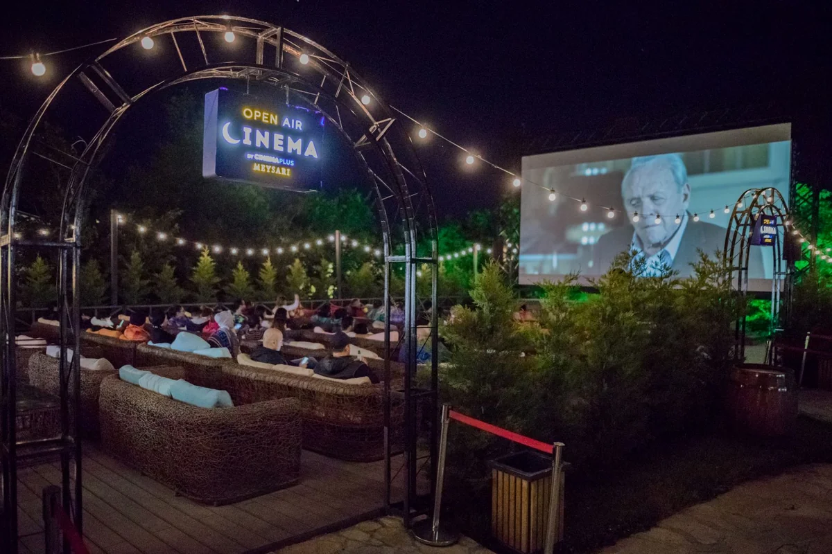 “CinemaPlus” açıq havada yeni kinoteatr açdı