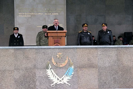 Müdafiə naziri hərbi andiçmə mərasimində iştirak edib