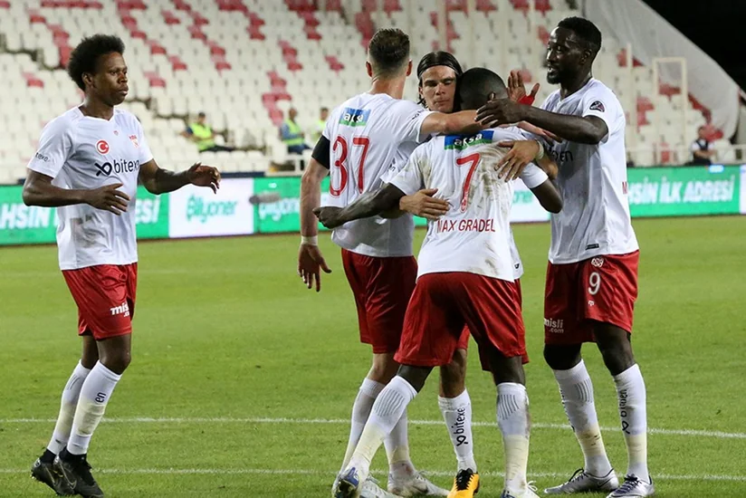 Sivasspordan qələbə, Başakşehir Fiorentinanı darmadağın edib