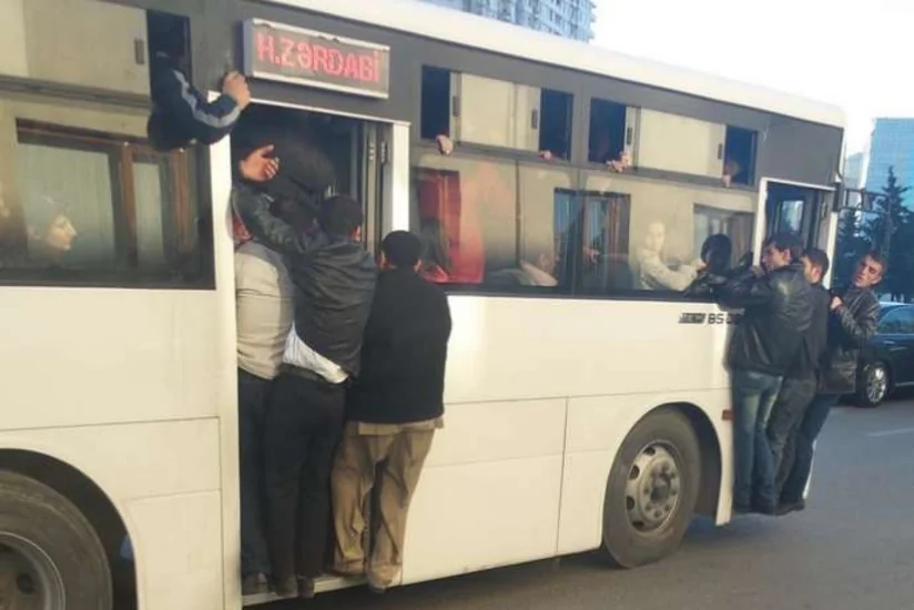 Bakıda avtobusda sərnişin yıxılaraq xəsarət alıb