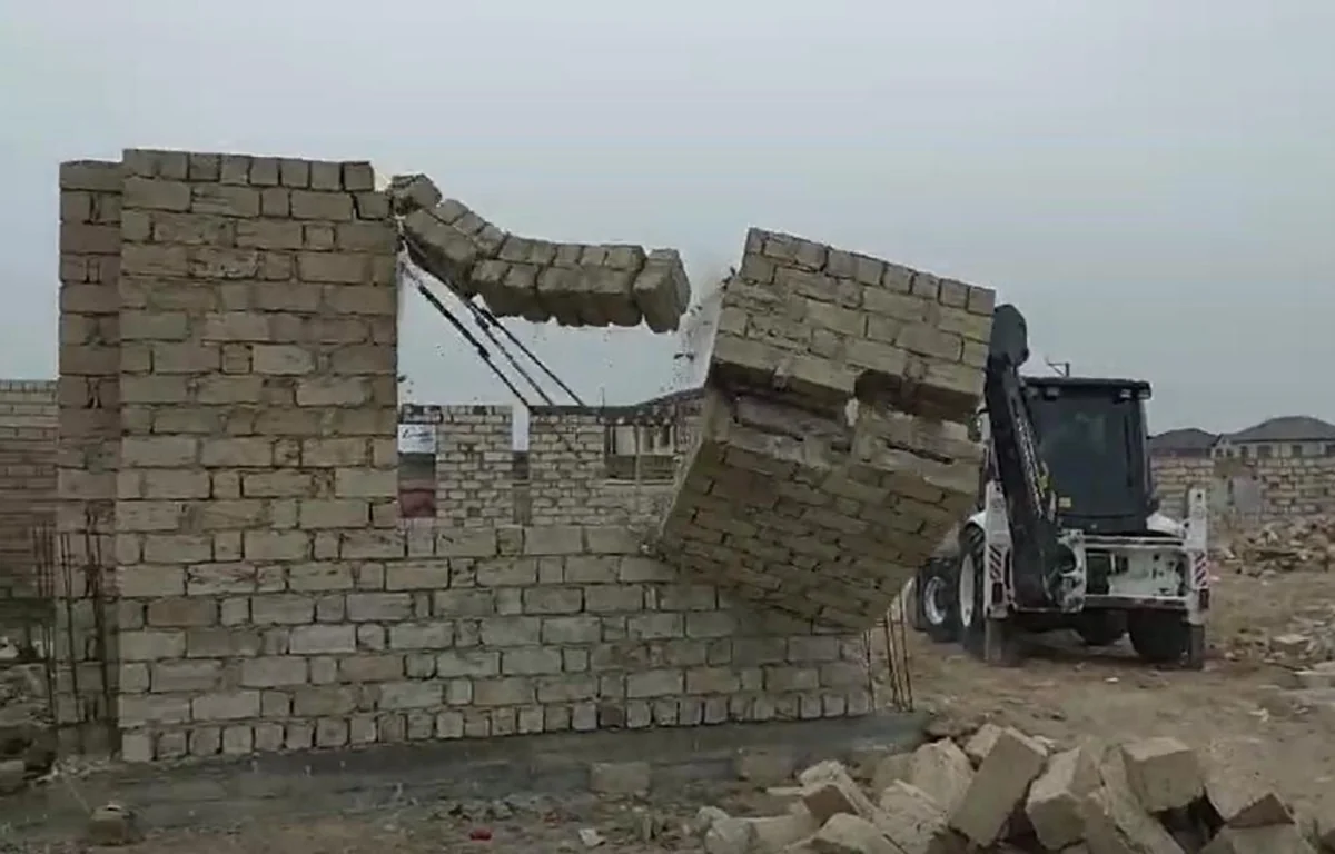 Bakıda qanunsuz tikililər sökülüb 