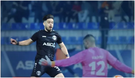 Səbail daha bir futbolçusu ilə vidalaşıb