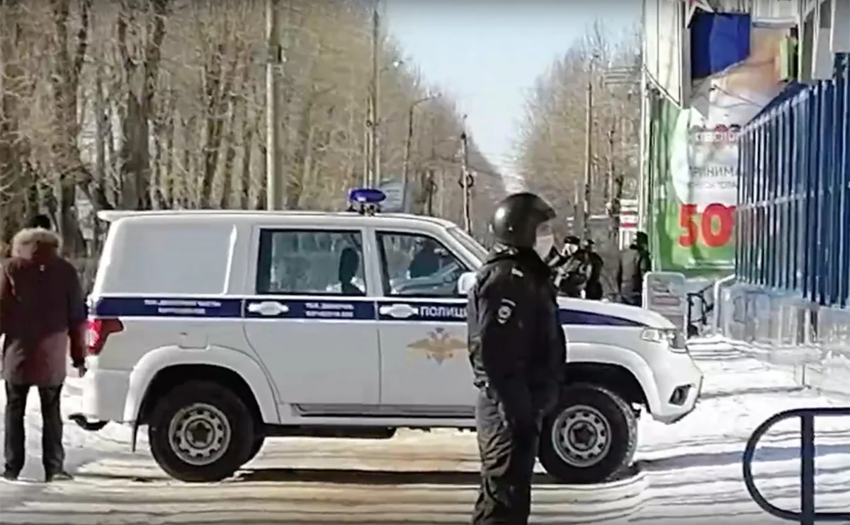 В России мужчина захватил заложницу в микрокредитной организации