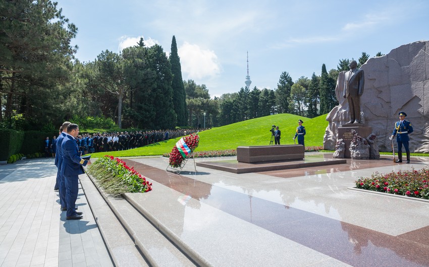 AZAL staff pays tribute to memory of Great Leader Heydar Aliyev  