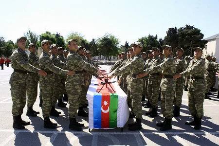 Hərbi hissələrdə andiçmə mərasimi keçirilib