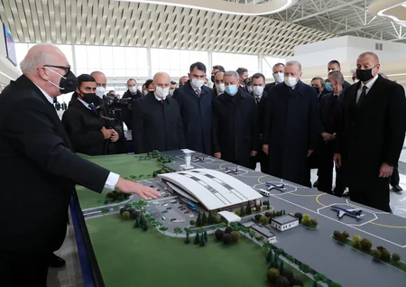 İlham Əliyev Ərdoğanı Füzuli Beynəlxalq Hava Limanında qarşılayıb