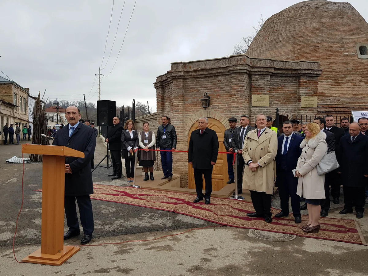 Qubada tarixi hamamın bərpa edildikdən sonra açılışı olub