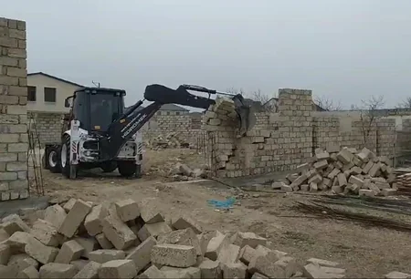 Bakıda qanunsuz tikililər sökülüb 