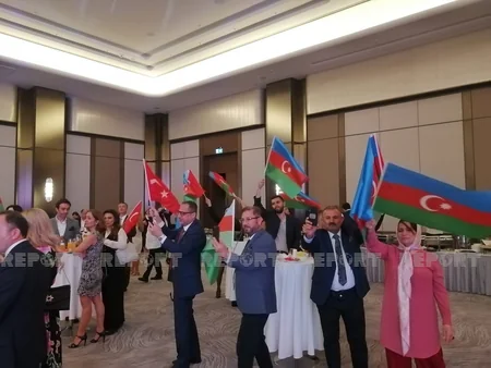 İstanbulda Azərbaycanın Müstəqillik Günü münasibətilə təntənəli mərasim keçirilib