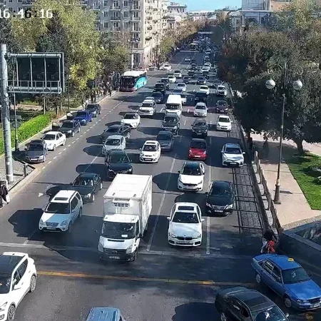 Paytaxtda 19 yolda sıxlıq müşahidə olunur