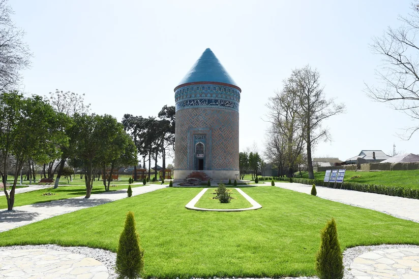 Prezident Bərdə türbəsində və Torpaqqala kompleksində əsaslı yenidənqurmadan sonra yaradılan şəraitlə tanış olub