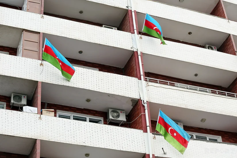 Paytaxt bayrağa bürünüb