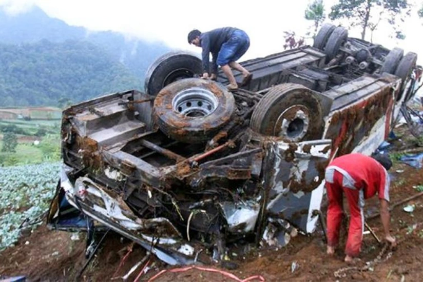 Truck crash in Nicaragua leaves 16 dead