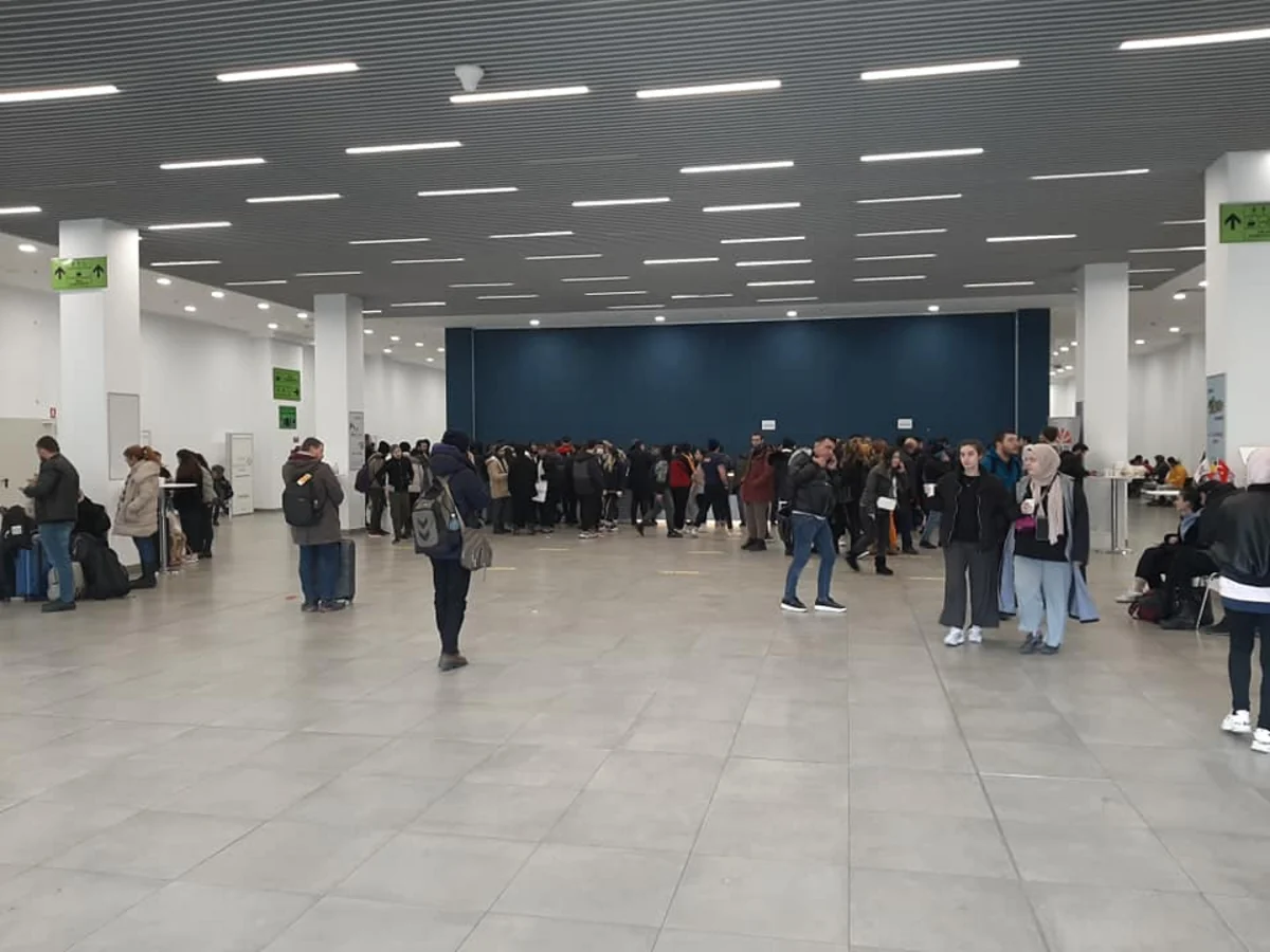 Ukraynadan Rumıniyaya gələn azərbaycanlılar pulsuz təyyarə reysi ilə İstanbula çatdırılır