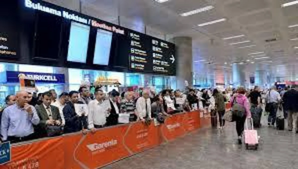 В аэропорту Стамбула начали штрафовать за таблички