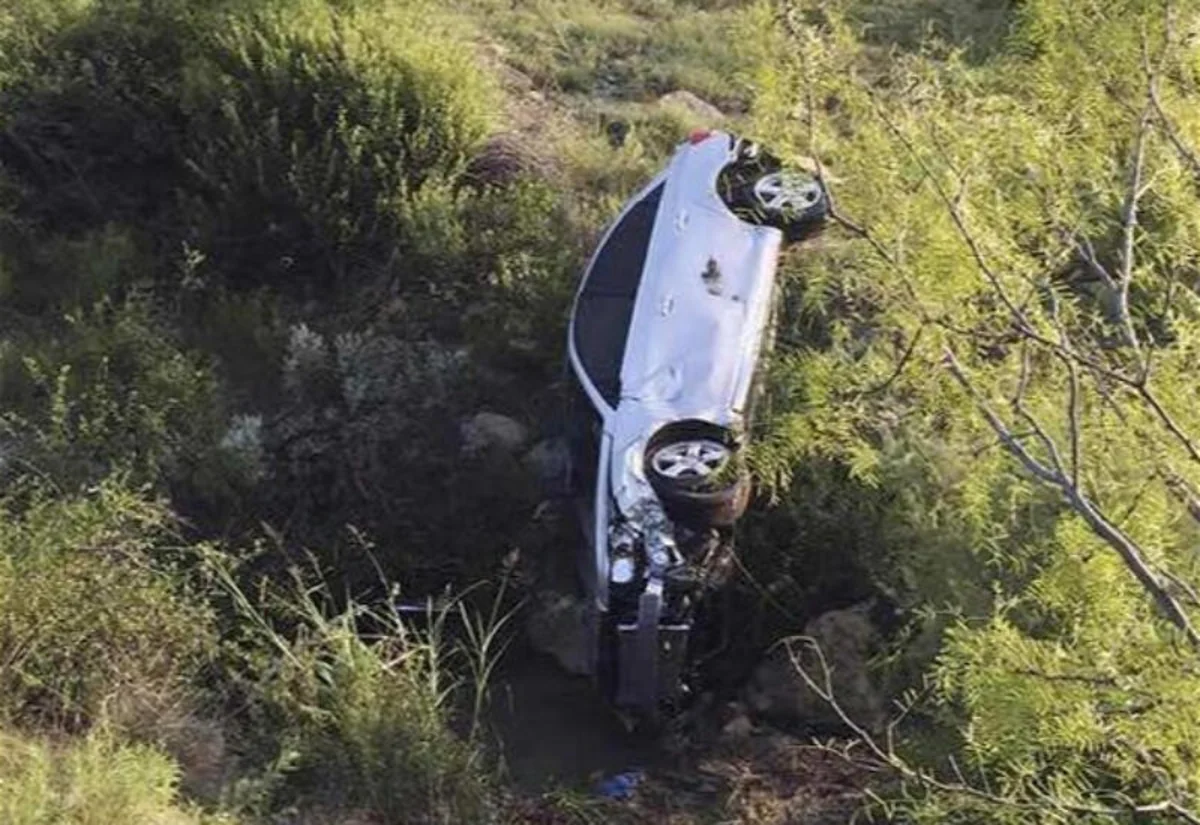 Şəmkirdə avtomobil dərəyə aşıb, xəsarət alanlar var