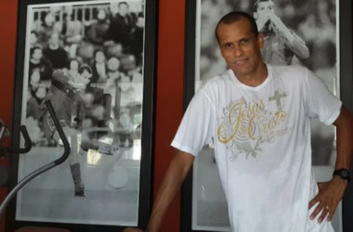 Rivaldo sahibi olduğu klubu satışa çıxarıb