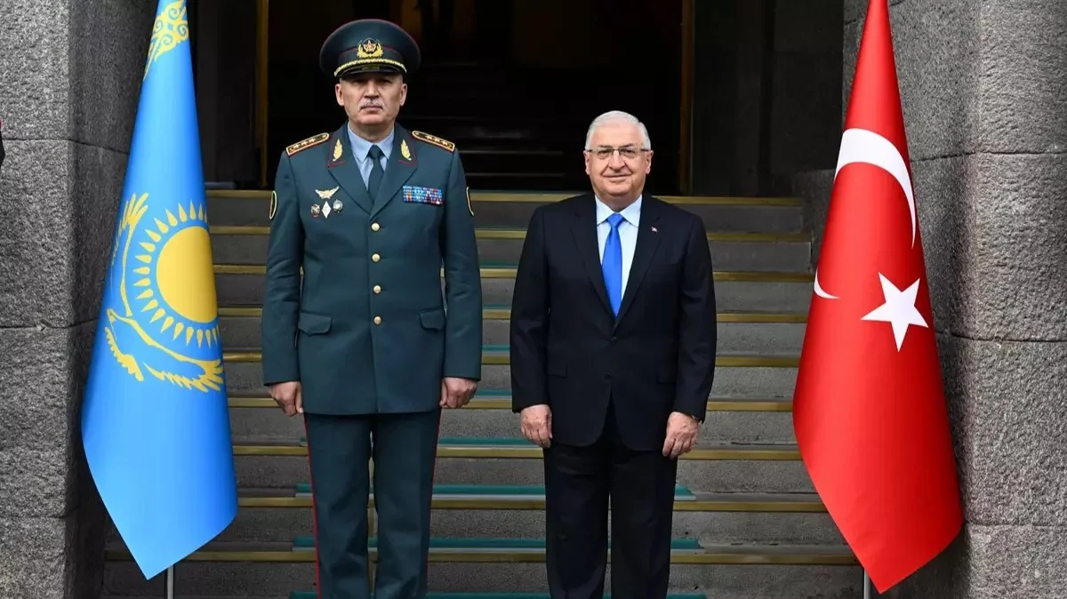 Kazakh Defense Minister meets with Yasar Guler in Türkiye