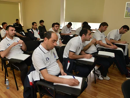 Rəşad Sadıqov məşqçi kurslarında təhsilə başlayıb