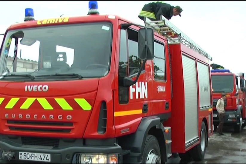 Bakıda məktəbdə yanğın olub, 100 şagird təxliyyə edilib