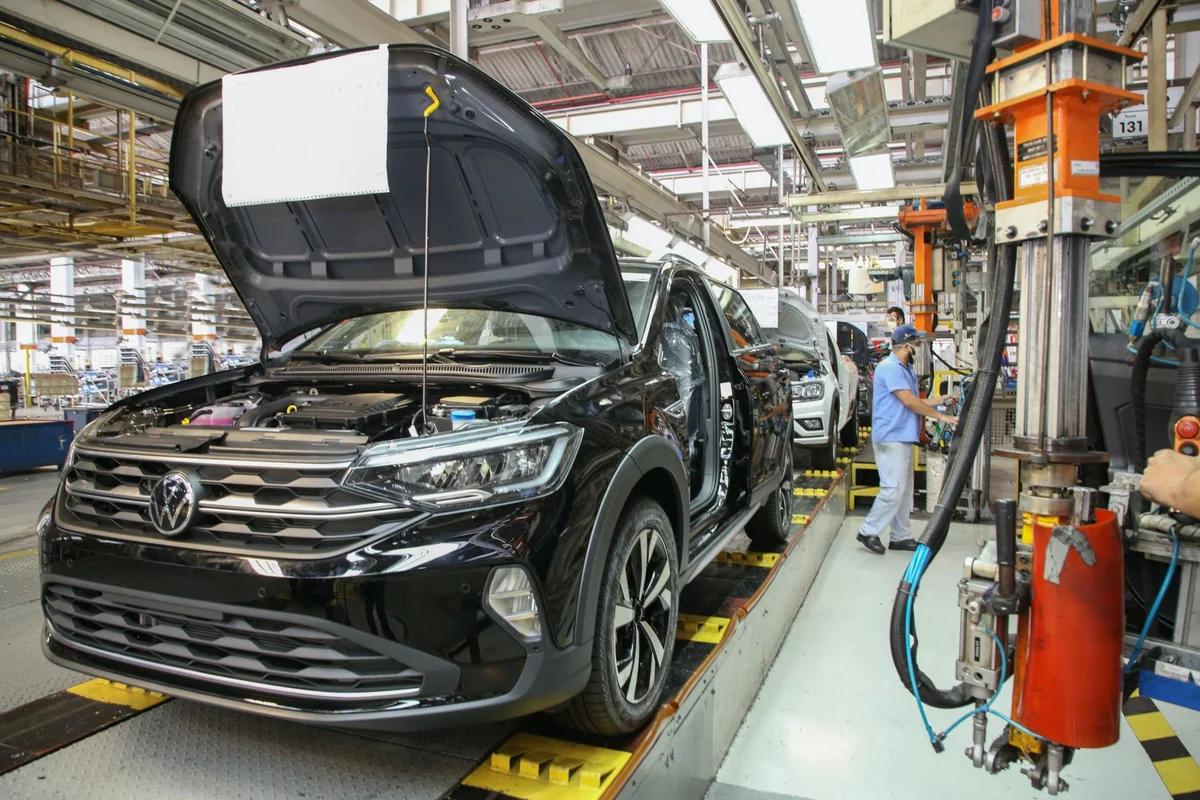 “Volkswagen” Almaniyadakı əsas zavodunda istehsalı müvəqqəti dayandıracaq