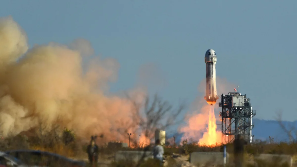 Корабль New Shepard стартовал в суборбитальный полет с шестью туристами на борту