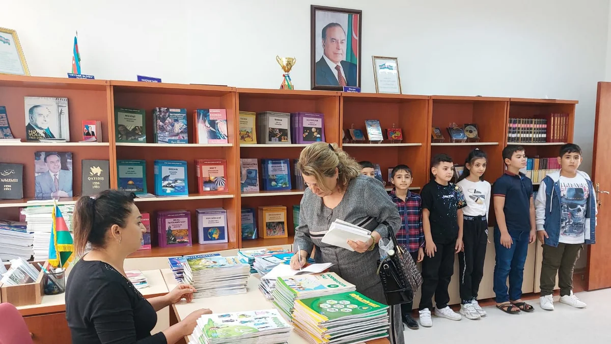 Naxçıvanda məktəblərə 193 mindən artıq pulsuz dərslik paylanıb
