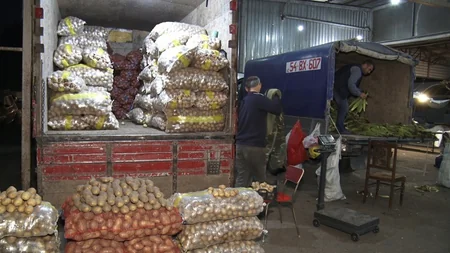 Vosmoyun axşam bazarı - qiymətlər ucuz, alıcılar az - VİDEOREPORTAJ