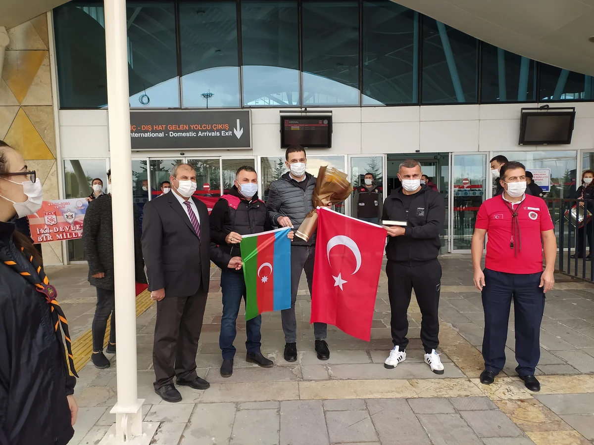 Qarabağ Sivasda Dövlət Himni və gül-çiçəklə qarşılandı