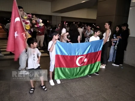 Batumidə keçirilən turnirdə iştirak edən karateçilər Vətənə qayıdıblar