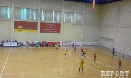 Azərbaycan çempionatında zədələnən həndbolçu təcili yardım maşını ilə xəstəxanaya aparılıb