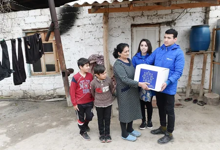 Heydər Əliyev Fondu ünvanlı sosial yardım alan ailələrə Novruz sovqatları paylayıb