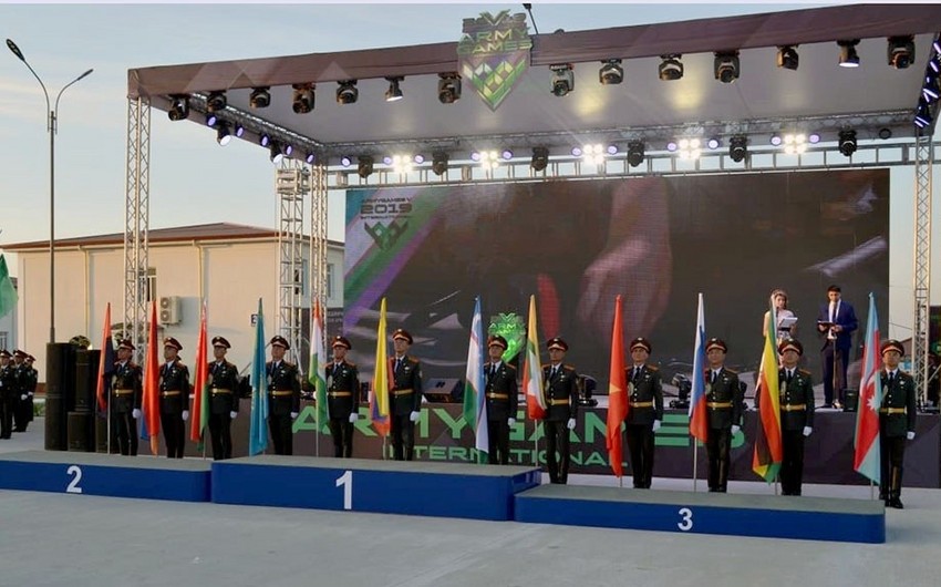 “Hərbi-tibbi estafet” müsabiqəsində Azərbaycan Ordusunun kişilərdən ibarət hərbi həkimlər komandası medalla təltif olunub