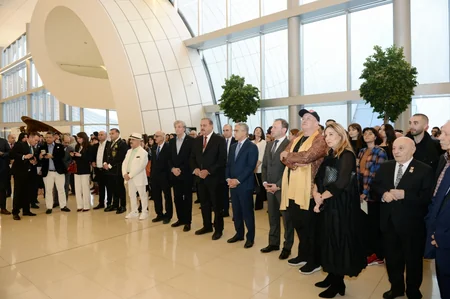Heydər Əliyev Mərkəzində bəhreynli rəssamın “İlk qığılcım” adlı sərgisi açılıb