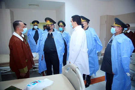 Zakir Həsənov Ali Baş Komandan İlham Əliyevin təbriklərini hərbçilərə çatdırıb