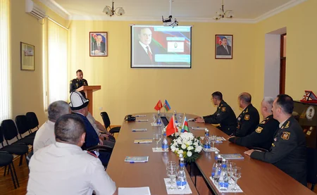 Qırğızıstanın müdafiə naziri Azərbaycanda komando hərbi hissəsində olub